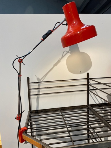 lampe rouge architecte